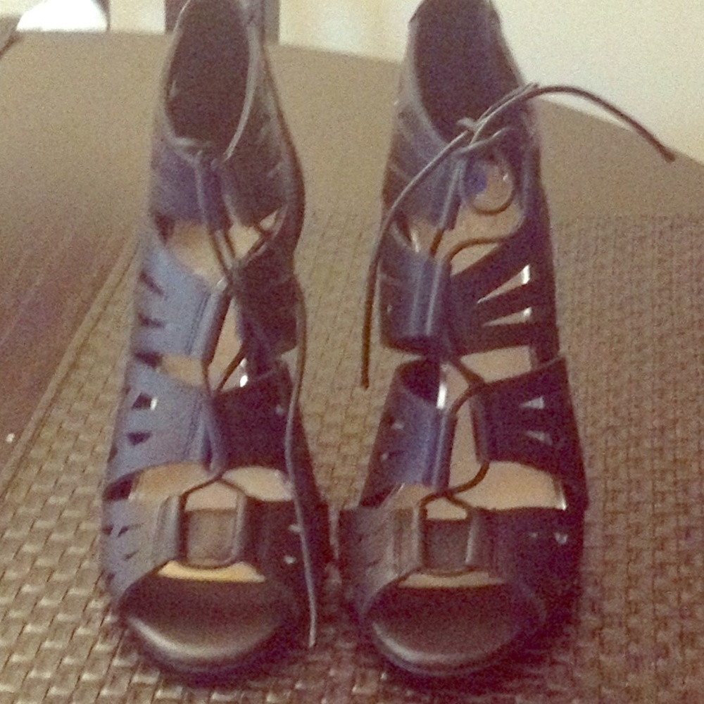 Black Jessica Simpson Peep toe